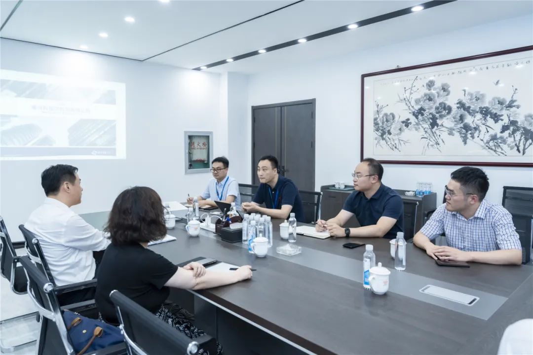 常州國家高新區(qū)管委會副主任杭宏偉調研科瑞爾科技,鎮(zhèn)領導高翔、邢皓程陪同調研。(圖4) 常州國家高新區(qū)管委會副主任杭宏偉調研科瑞爾科技,鎮(zhèn)領導高翔、邢皓程陪同調研。(圖4)
